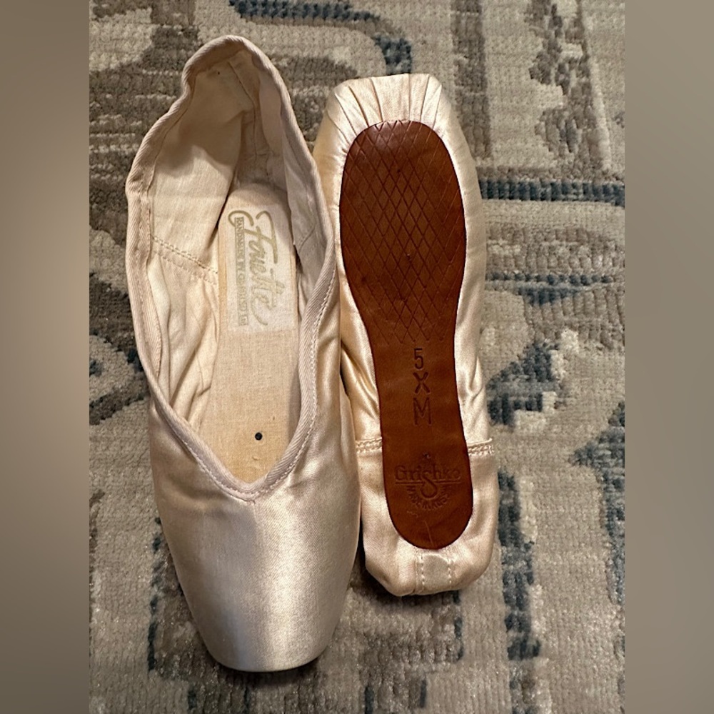Fouetté pointe shoes by Grishko
